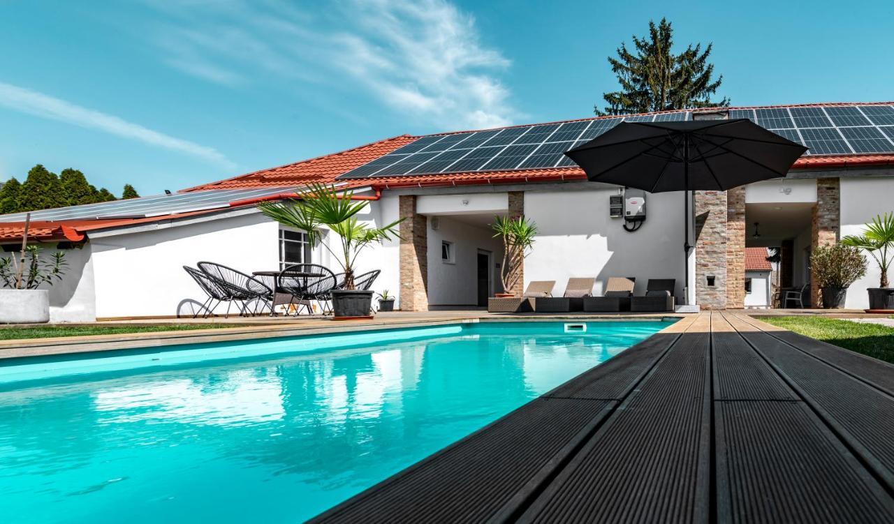 Szent Gyoergy Kuria Bed & Breakfast Kisharsany Exterior photo